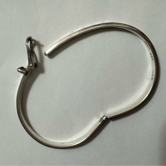 Novelty oval shaped, adjustable, hinged SS “belt” bracelet handmade in Mexico - Picture 5 of 7